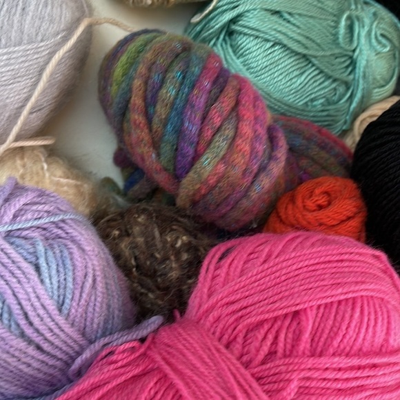 Miscellaneous BIG Bundle of Yarn - Picture 9 of 12